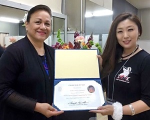 師・Leialoha Lim Aminaと